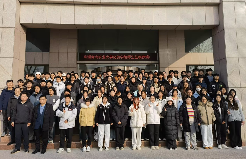 青島農(nóng)業(yè)大學(xué)化藥學(xué)院師生一行來(lái)海利爾參觀(guān)交流