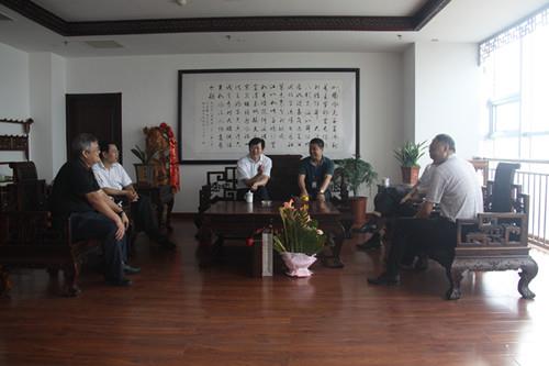 城陽(yáng)區(qū)委、組織部長(zhǎng)王澤旭慰問拔尖人才