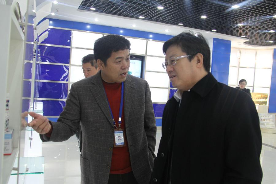 青島市委常委、副市長(zhǎng)王曉方到海利爾調(diào)研科研創(chuàng)新工作