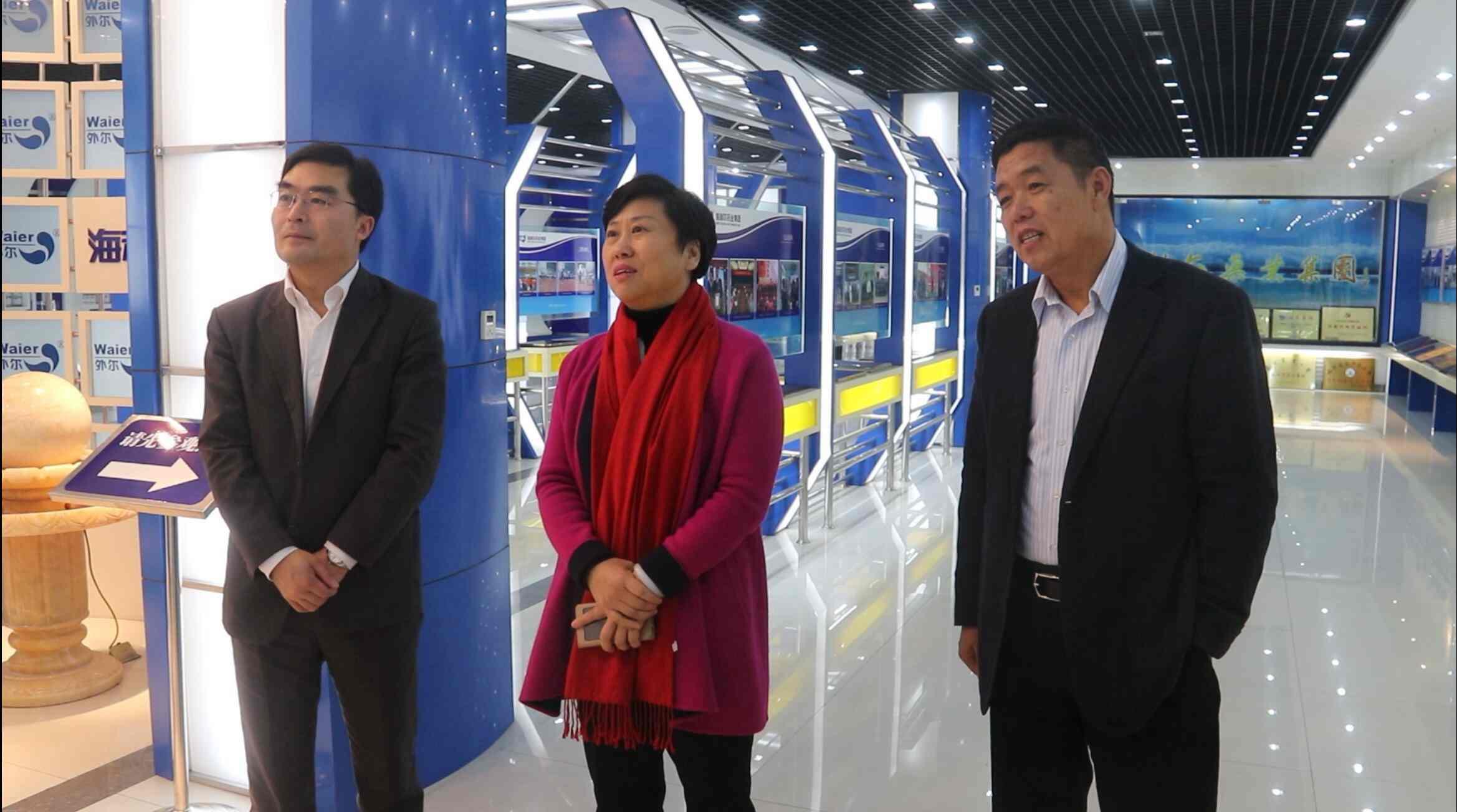 青島市政協(xié)副主席、市工商聯(lián)主席姜巧珍到集團(tuán)調(diào)研