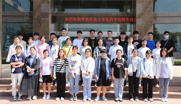 青島農(nóng)業(yè)大學(xué)化藥學(xué)院師生一行來集團參觀學(xué)習(xí)