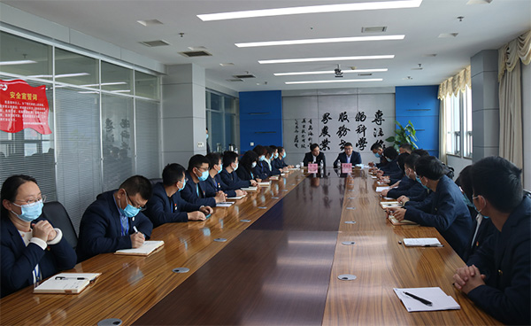 城陽(yáng)區(qū)工信局黨組書(shū)記李強(qiáng)到公司宣講黨的二十大精神